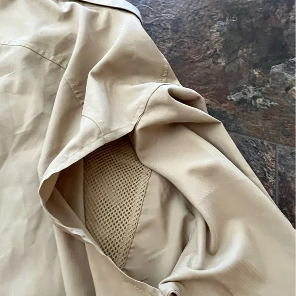 Men’s khaki Columbia long sleeve with Omni shade fishing shirt. Size medium - Picture 4 of 12